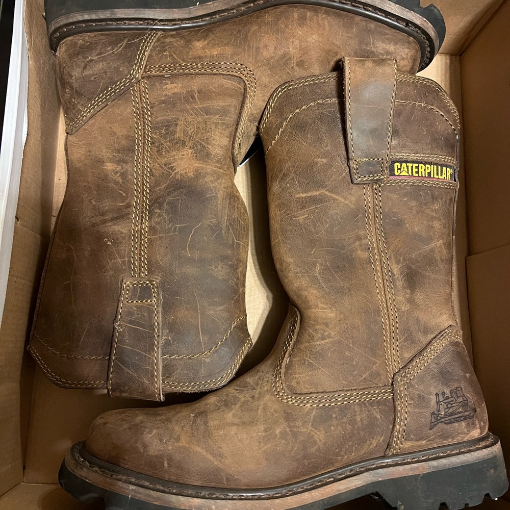 Caterpillar Wellston pull-up mid boots! LIKE NEW